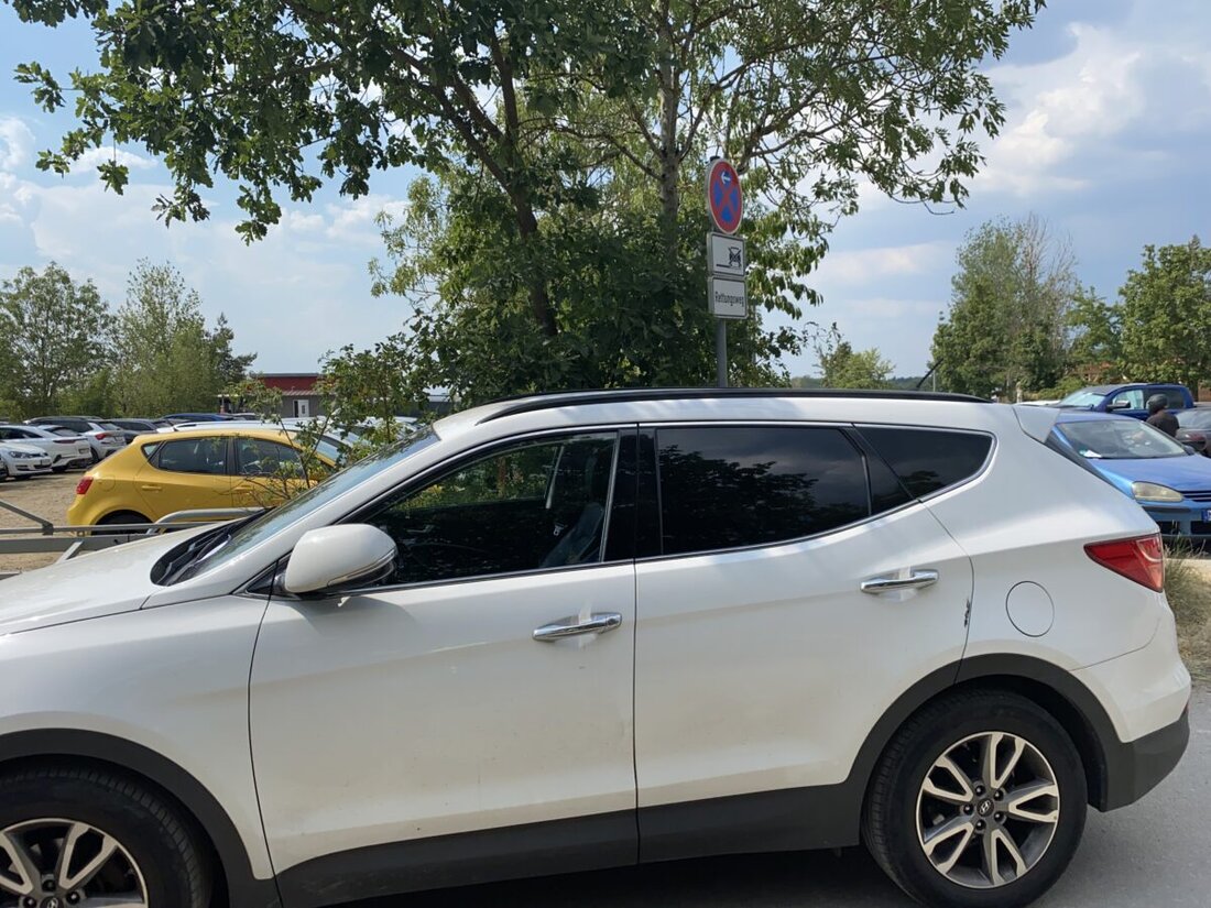 Schwandorf. Am Wochenende kam es an mehreren Seen zu so großem Besucherandrang, dass Rettungswege blockiert waren. Die Polizei erteilte über 100 Verwarnungen und ließ Fahrzeuge abschleppen.