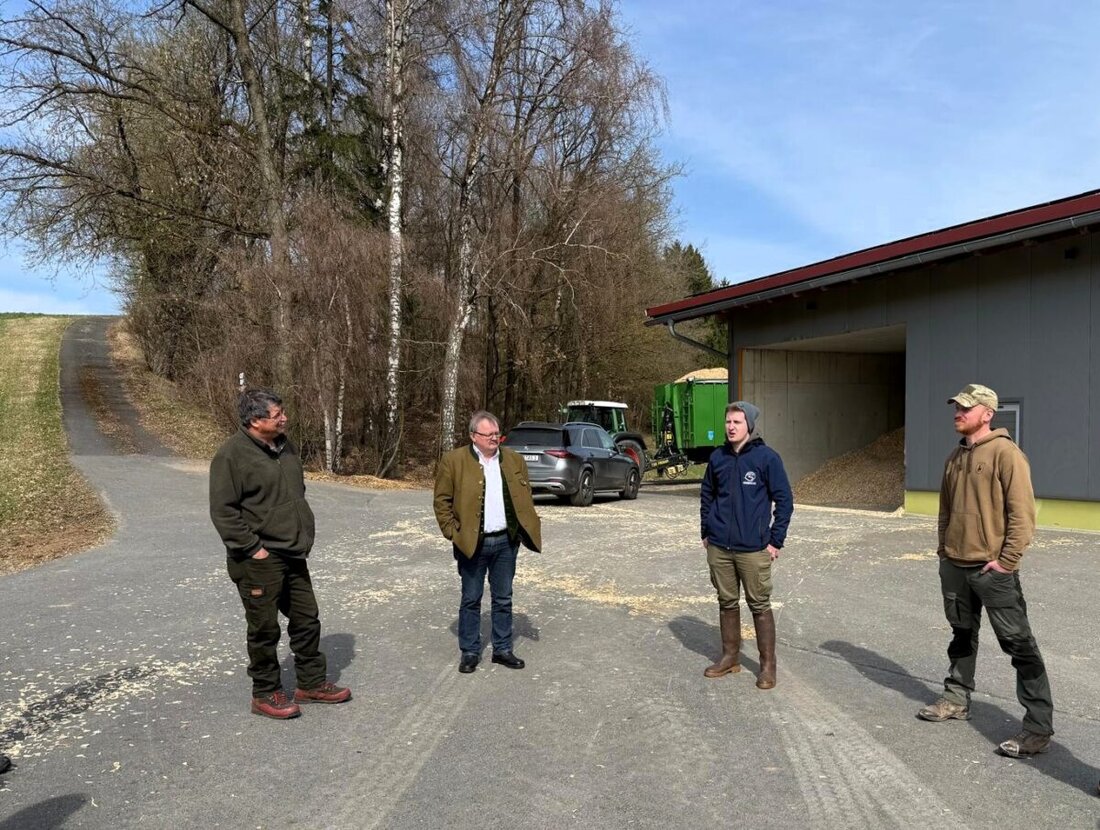 Tirschenreuth. 17 angehende Revierjäger besuchten den Landkreis, um modernes Wildtier- und Naturmanagement kennenzulernen. Es ging um Waldnaabaue, Biberbiotope, Kormoran, Fischotter und invasive Arten.