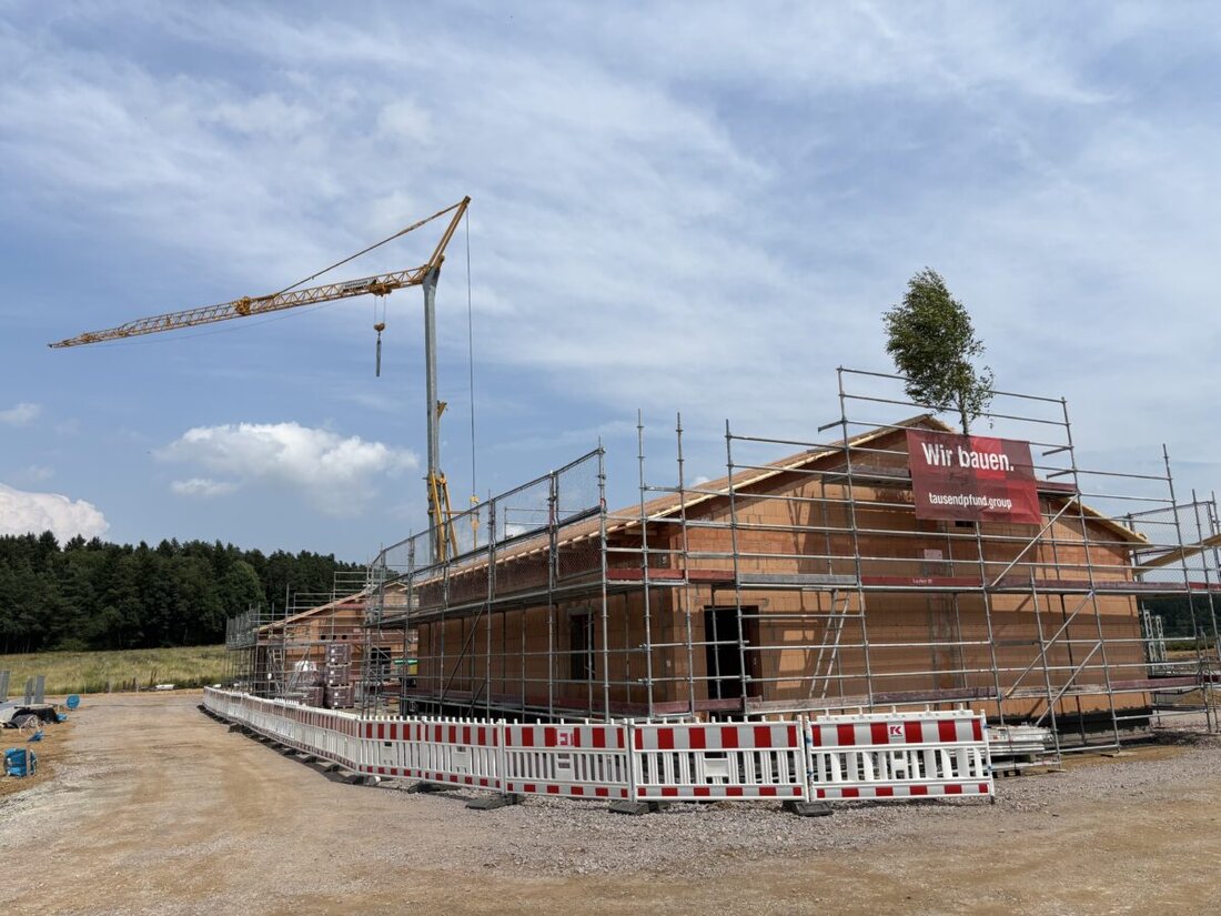 Weihern. Das Richtfest für die Kabelabschnittstation des SuedOstLink, ein wichtiger Schritt für die Energiewende, wurde am 15. Juli 2025 gefeiert. Die Station übernimmt eine Schlüsselrolle im störungsfreien Betrieb der Gleichstrom-Leitung.