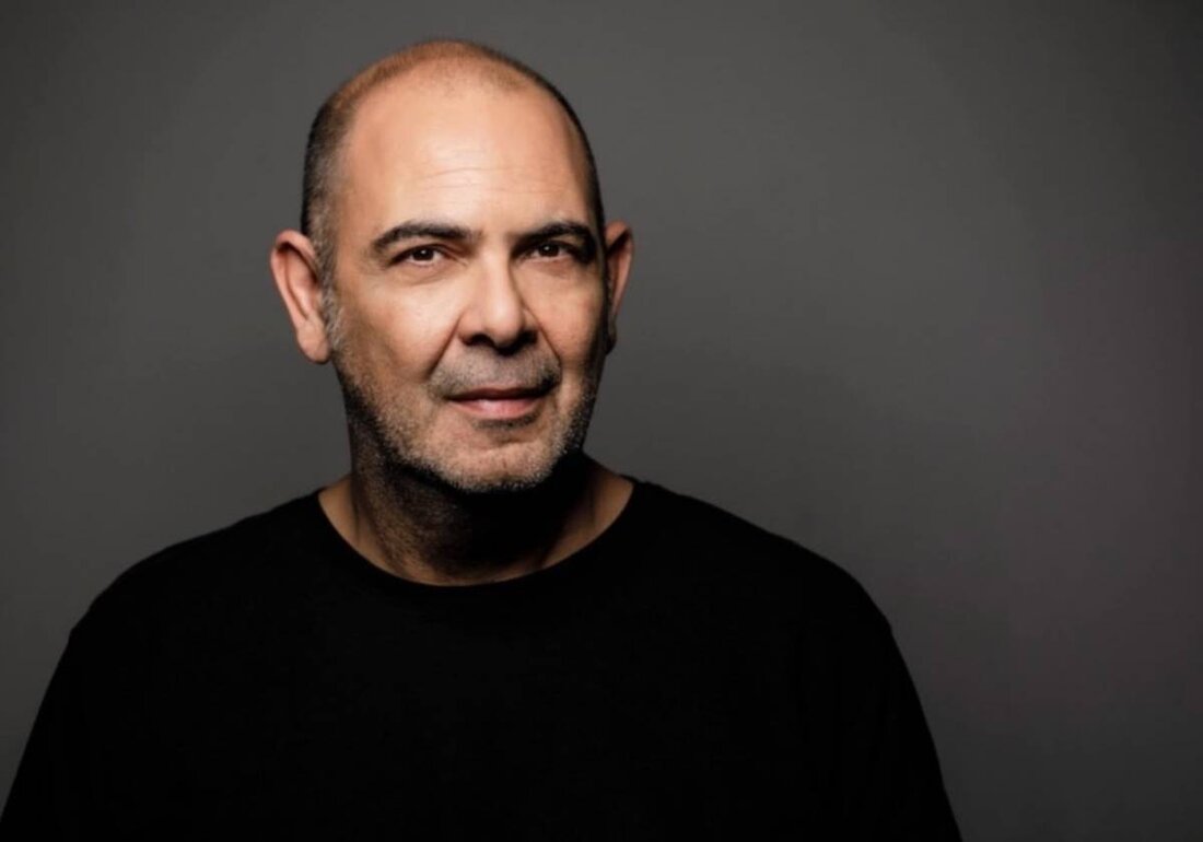 Kallmünz. Die KULTURSCHMIEDE präsentiert Hannes Ringlstetter mit seiner Sommerlesung im romantischen Innenhof der K3 - Kulturschmiede in Kallmünz am 27. Juli 2025 um 19.30 Uhr. Tickets sind online auf okticket.de erhältlich.