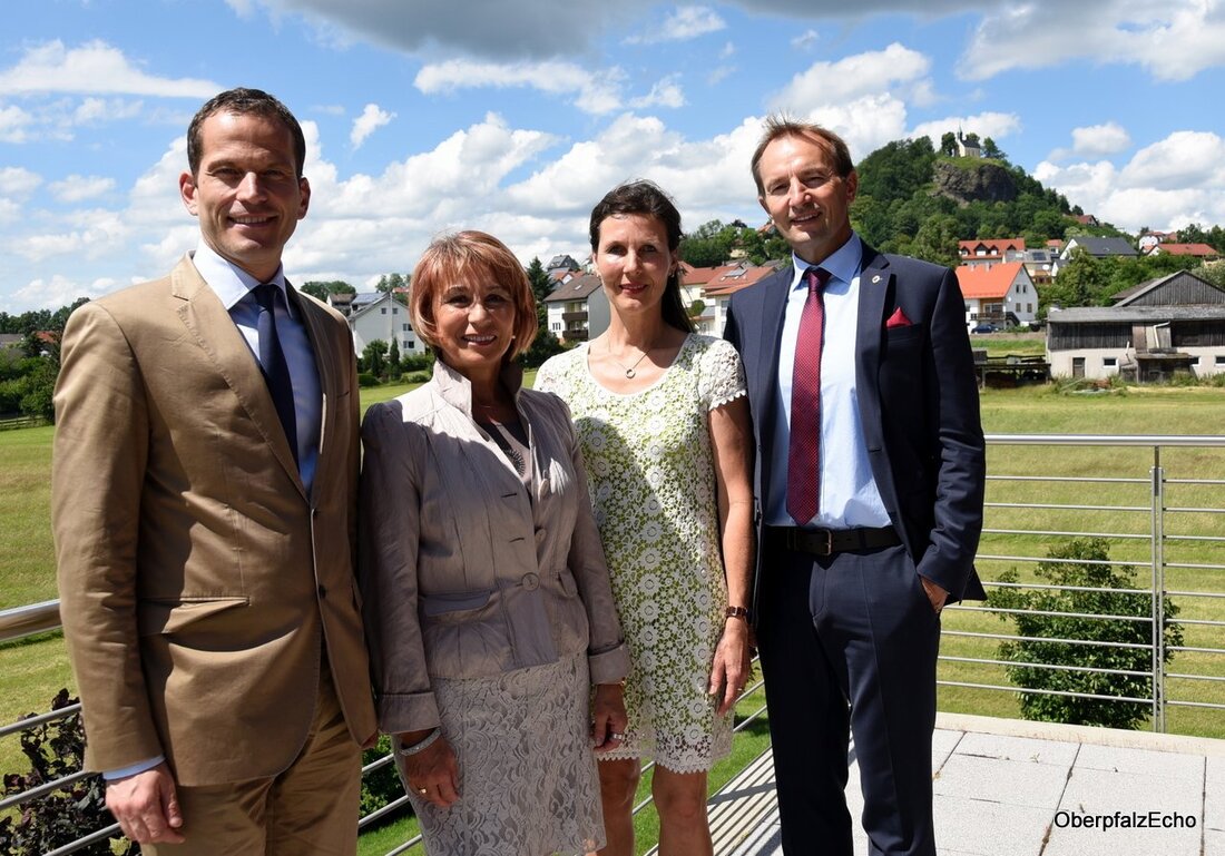 Parkstein. „Die Botschaft ist: Investiert in gute Firmen und vergesst den Aktienkurs“, sagte Robert Beer bei einem Unternehmensbesuch von Bundestagsabgeordnetem Albert Rupprecht. Es sei erwiesen, dass große Unternehmen langfristig sieben [&hellip;]