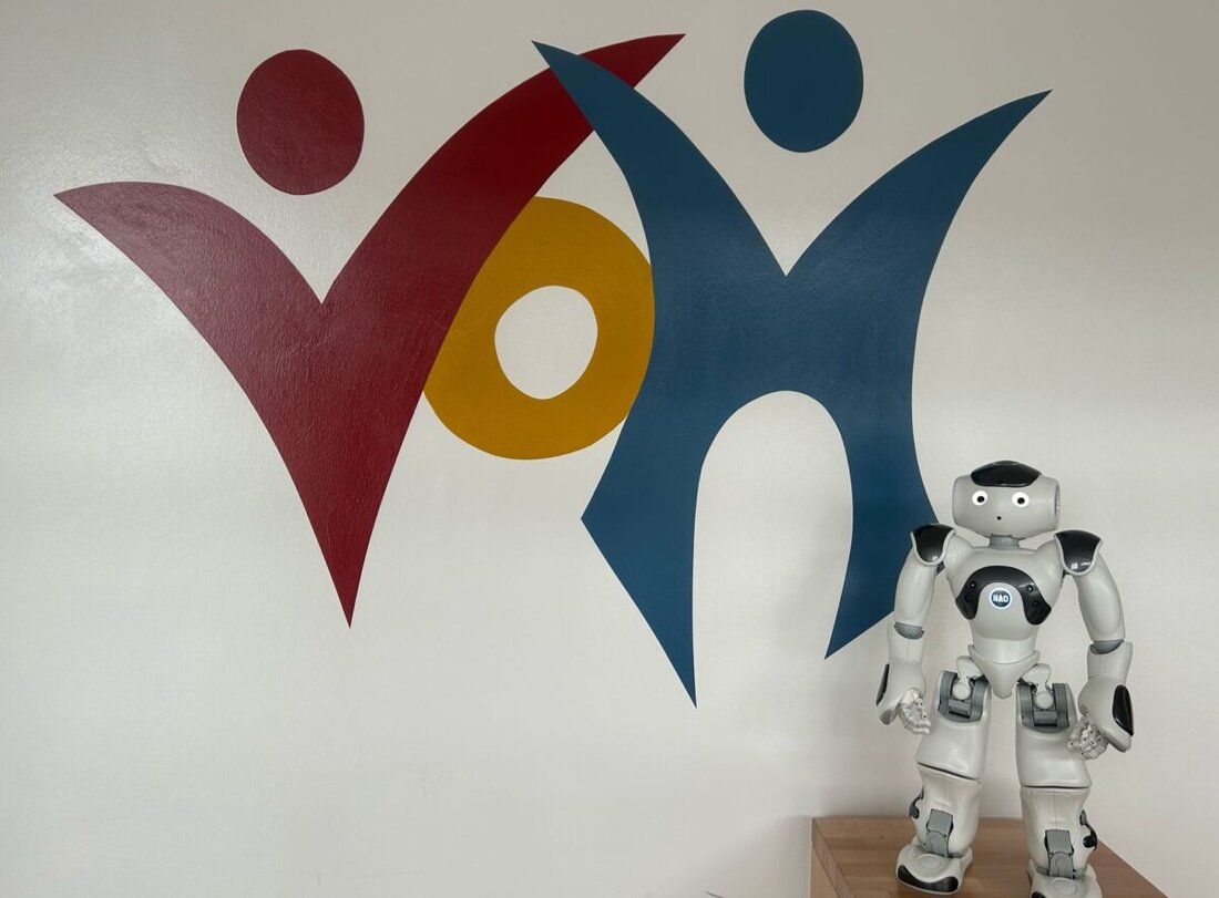 Vohenstrauß. An der Realschule wurde ein Roboter eingeführt, um Schülern Technik näherzubringen. 