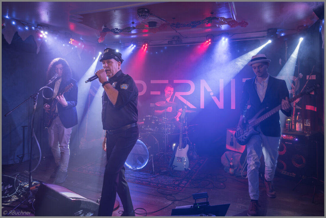Sulzbach-Rosenberg. Die Schweizer Rocker von SIDEBURN treffen am 7. August 2026 im Kultlokal Gestern auf die Oberpfälzer Band SUPERNIERE und versprechen Hardrock und Crossover mit Wumms im Biergarten.