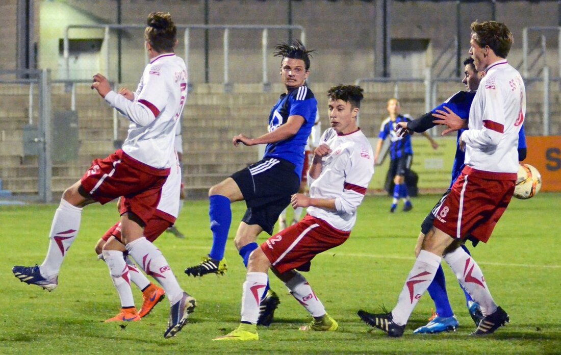 Weiden. SpVgg SV Weiden schlägt den SSV Jahn Regensburg II mit 2:1 (1:1) und erhöht den Druck auf die Spitzengruppe der Bayernliga. Von Stephan Landgraf Die Nummer 8 ist unter [&hellip;]