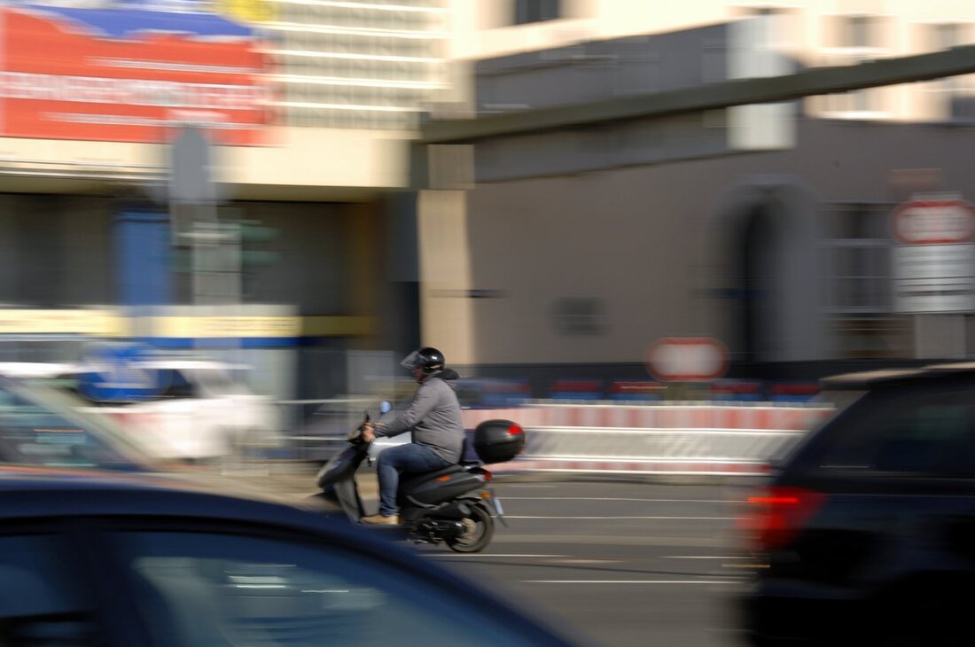 Störnstein. Am Dienstagabend versuchte ein Rollerfahrer vor der Polizei über Feldwege zu flüchten: Er hatte 1,1 Promille Alkohol im Blut. Ein Rollerfahrer (56) sollte angehalten und einer Verkehrskontrolle unterzogen werden. Als [&hellip;]