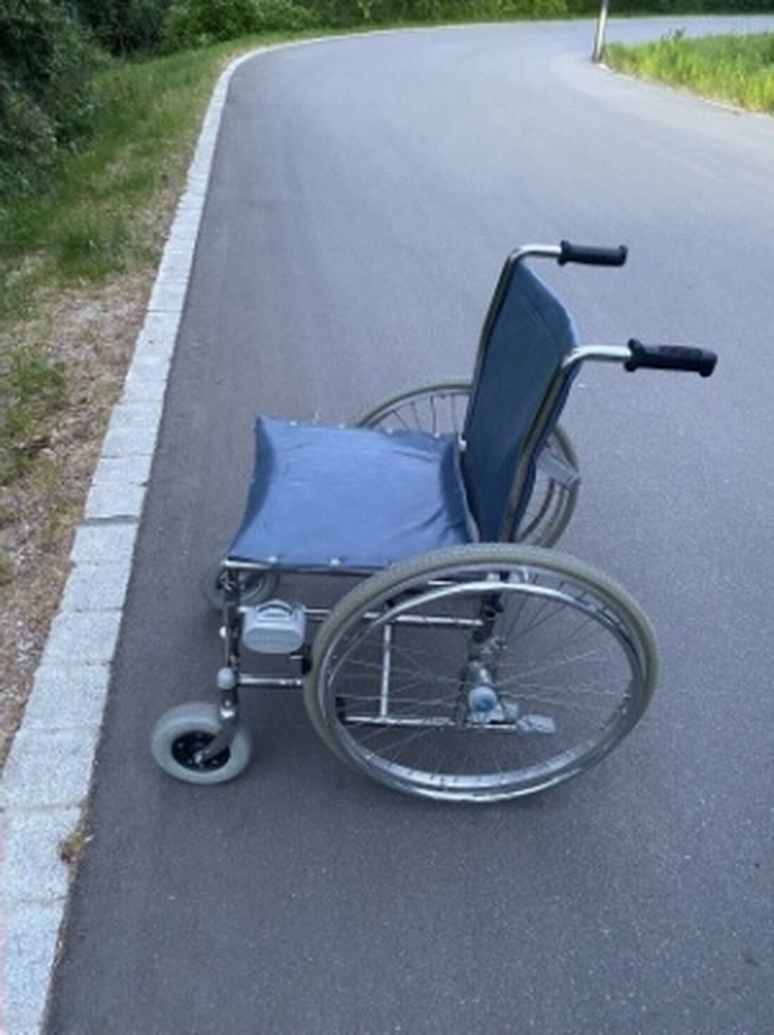 Schwandorf. Ein herrenloser Rollstuhl gab in Schwandorf Rätsel auf.  