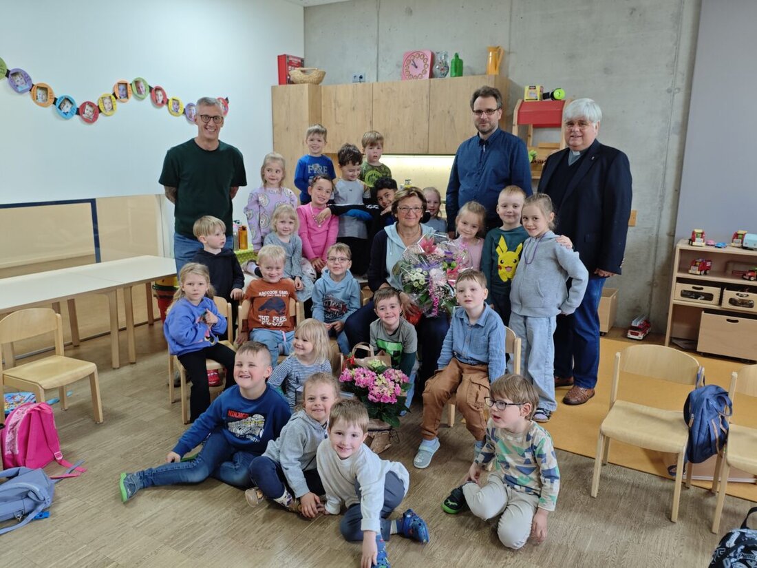 Weiden. Frau Rosi Kincl wurde nach 42 Jahren im Kindergarten St. Elisabeth in den Ruhestand verabschiedet, bleibt aber aktiv in der Betreuung von Behinderten und ihrer Familie.