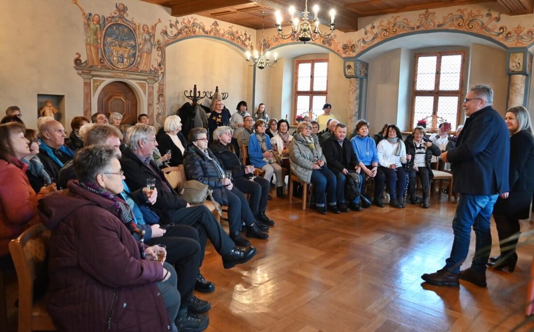 Rothenstadt. Pfarrsenioren aus Rothenstadt und den Nachbarorten besuchten Weidens Partnerstadt Annaberg-Buchholz und erlebten eine herzliche Begrüßung sowie weihnachtliche Stimmung im verschneiten Erzgebirge.