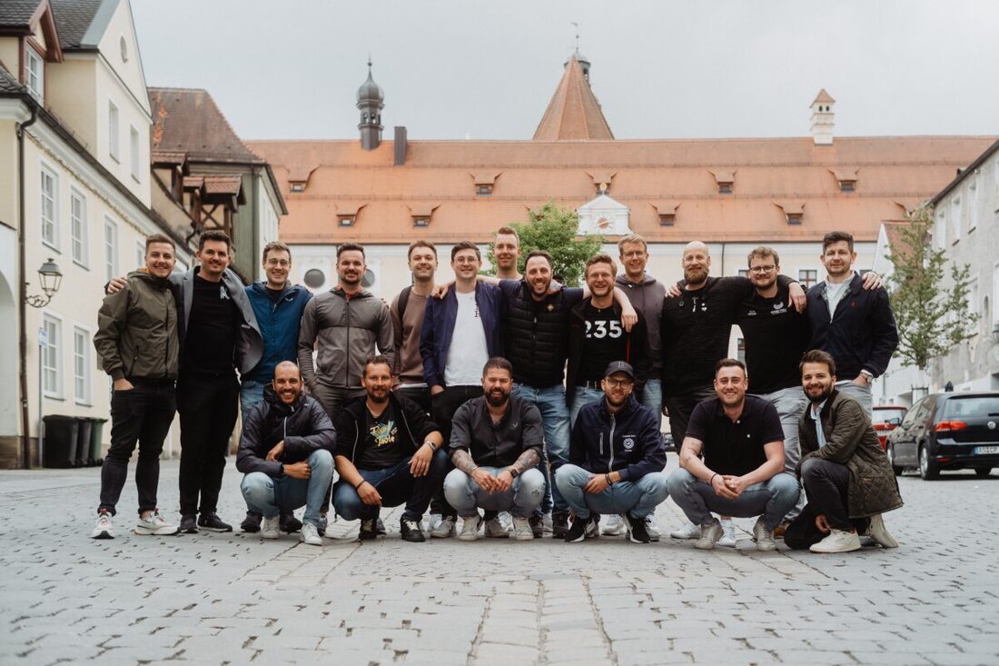 Amberg. Der junge Service-Club Round Table 235 Amberg-Sulzbach ist geprägt von einem aktiven Vereinsleben, das durch ein jährlich wechselndes Präsidium gewährleistet wird. Seit Gründung des Tisches ist es Tradition, die Präsidiumsübergabe im Rahmen eines Wochenendes auf einer Berghütte abzuhalten.