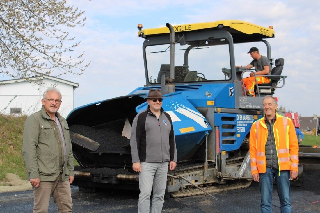 Wurz. Die Sanierung der Gemeindeverbindungsstraße zwischen Wurz und Ernsthof steht kurz vor dem Abschluss. In den nächsten Tagen werden die Bankette und Leitplankensysteme eingebaut. Die Nutzung der Straße wird von [&hellip;]