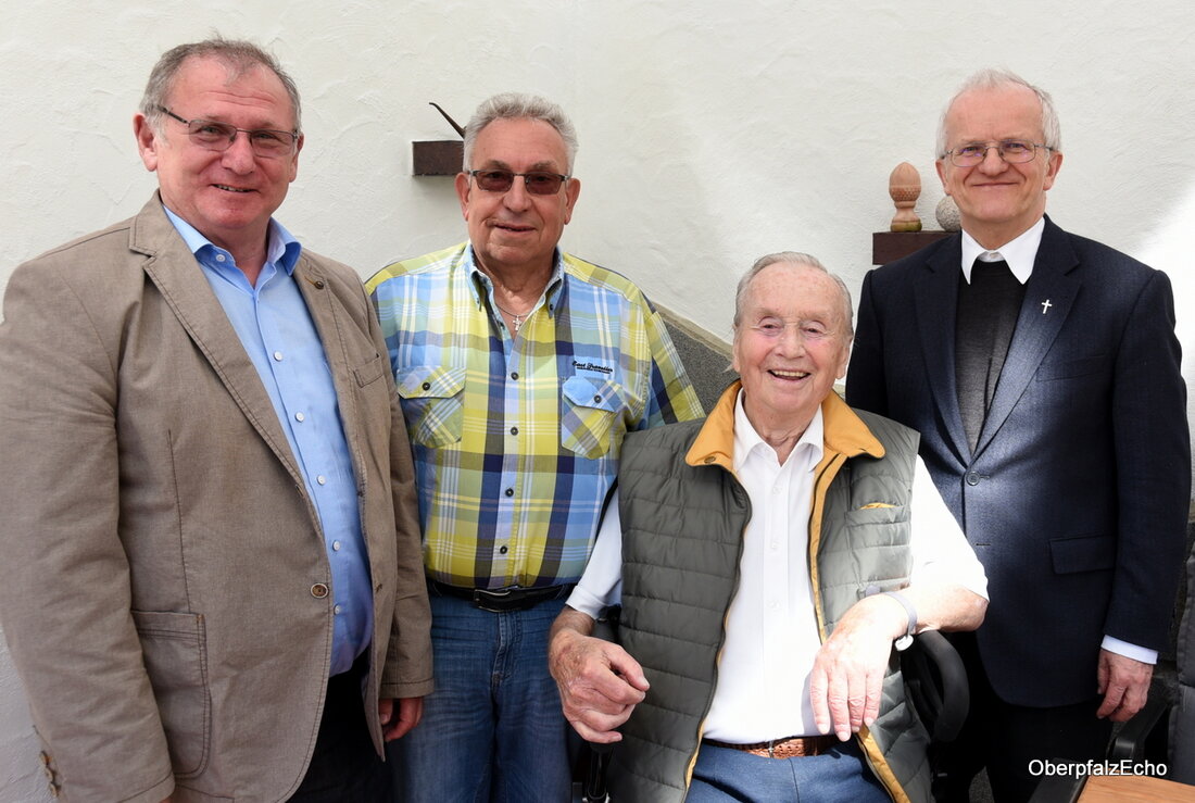 Neustadt/WN. Die Gratulanten standen Schlange als Rudolf Trauner im Kreise seiner Familie 95. Geburtstag feierte. Vertreter verschiedener Vereine, der Stadt und der Geistlichkeit machten dem Geburtstagskind ihre Aufwartung. Nach vielen unglückseligen [&hellip;]