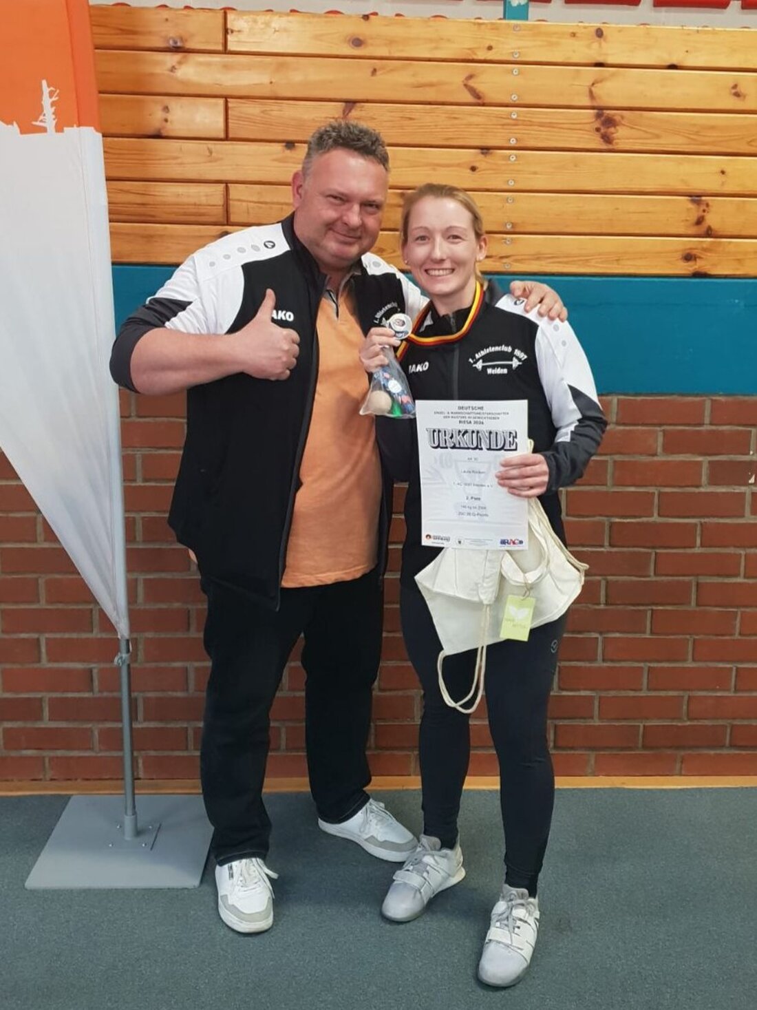 Weiden. Zwei Gewichtheber des 1. AC Weiden starteten bei den Deutschen Meisterschaften der Masters in Riesa. Lothar Schemmel wurde Vierter, Laura Rückerl holte Silber – nur ein Kilo fehlte zum Titel.