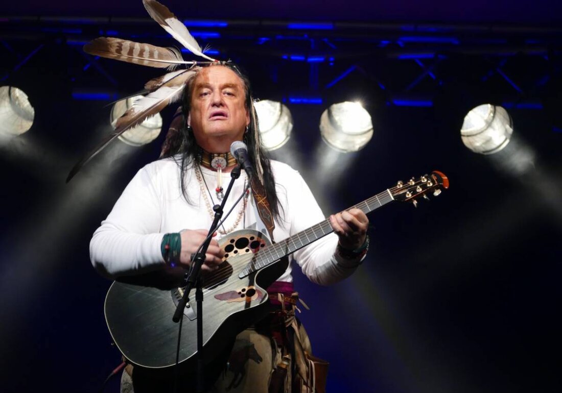 Regensburg. KulturAgentur Alex Bolland lädt in Regensburg, Alte Mälzerei, zum Nachholtermin des legendären Bluesbarden Willy Michl am 25. März 2026 um 20.00 Uhr ein. Das Konzert im „Wohnzimmer“ des Künstlers verspricht bayerischen Blues und Nähe zum Publikum, und jedes Ticket gibt es auf okticket.de.