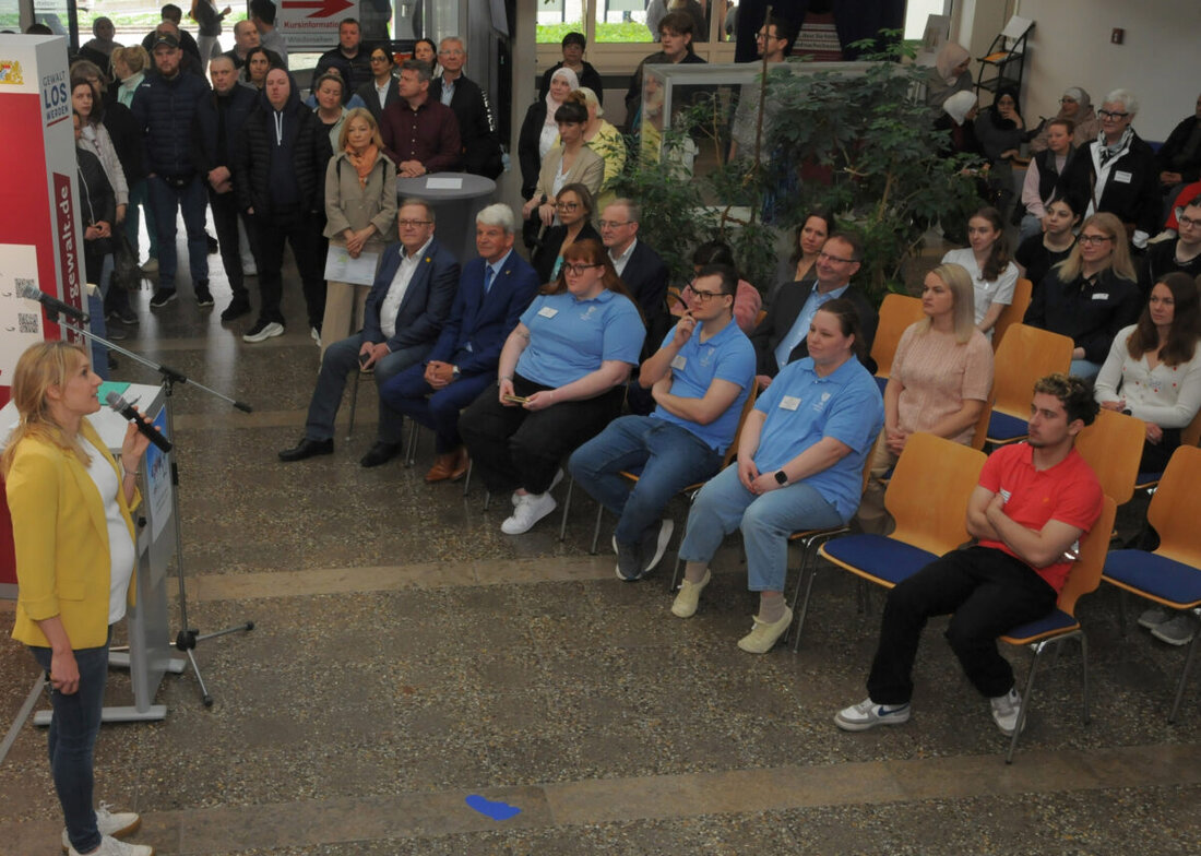 Sulzbach-Rosenberg. Die Job- und Bildungsmesse "JoBi.regional" füllte das LCC der vhs mit Leben. Rund 700 Gäste informierten sich bei rund 30 Ausstellern über Jobs, Ausbildung und Weiterbildung.