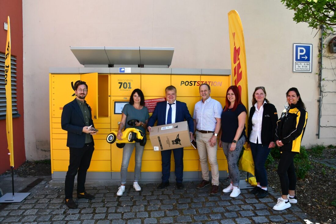 Burglengenfeld. In Burglengenfeld wurde am Europaplatz 1 eine neue Poststation eröffnet, die rund um die Uhr Post- und Paketdienstleistungen anbietet. Die Selbstbedienungsstation ermöglicht den Kauf von Marken, Versand und Empfang von Paketen und ist mit einem Touchscreen benutzerfreundlich gestaltet.