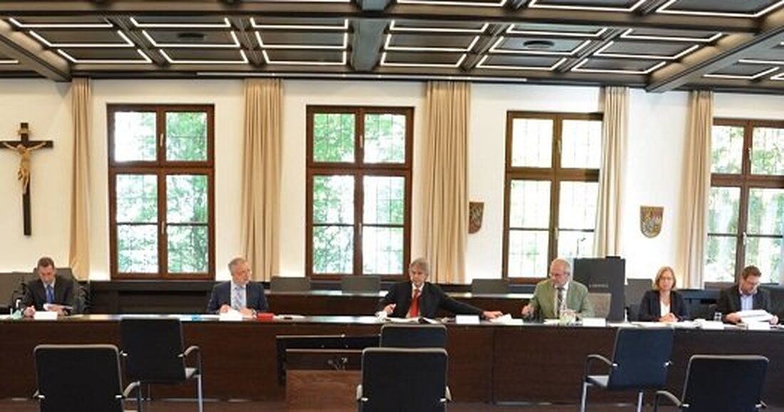 Tirschenreuth/Regensburg. Regierungspräsident und Landrat informieren sich über Sorgen und Nöte der Oberpfälzer Teichwirte: Vielerorts herrscht eine existenzbedrohliche Situation. Die Situation bleibt eine Herausforderung Viele Nordoberpfälzer Teichwirte sind in ihrer Existenz [&hellip;]