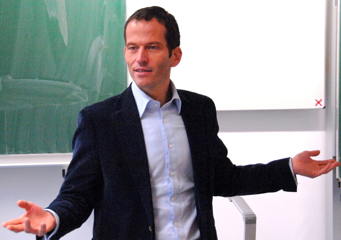 Weiden/Berlin. In einem gestern veröffentlichten Artikel behauptet der “Stern”, Albert Rupprecht würde Gelder des Bundespresseamts (BPA) nutzen, um indirekt die Parteiarbeit zu bezuschussen. Rupprecht widerspricht dem jedoch vehement. Laut Stern sind in dem Etat des [&hellip;]