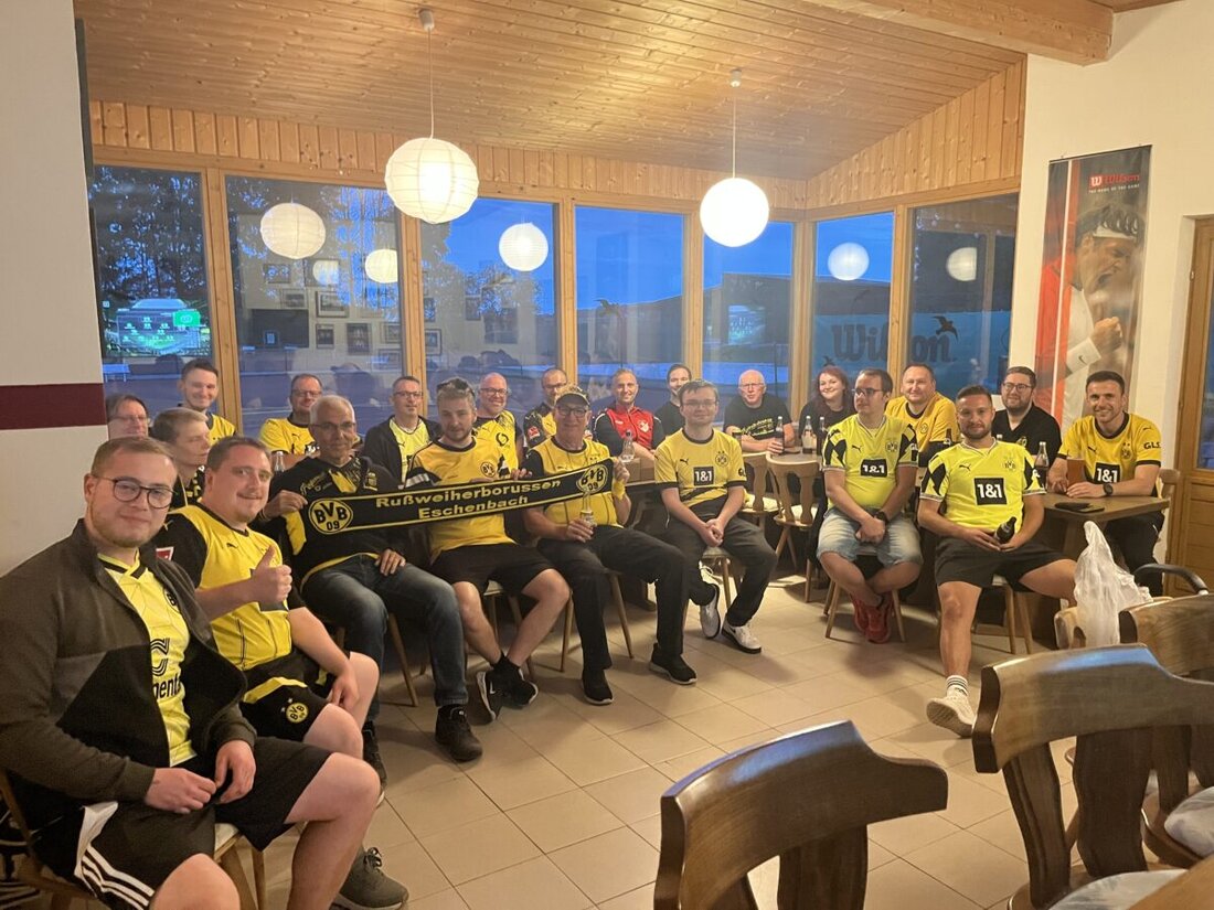 Eschenbach. Die Rußweiherborussen feierten am 21. September 2025 im Tennisheim ein Herbstfest, informierten über geplante Fahrten und jubelten über den 1:0-Sieg des BVB gegen Wolfsburg.