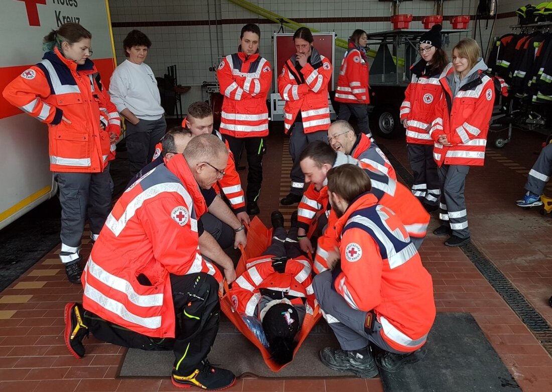 Kaltenbrunn. 17 neue Helfer vor Ort haben die Sanitätsgrundausbildung in Kaltenbrunn beendet. Im Januar fiel der Startschuss – jetzt war den Teilnehmern Freunde und Erleichterung nach bestandener Prüfung deutlich anzusehen. [&hellip;]