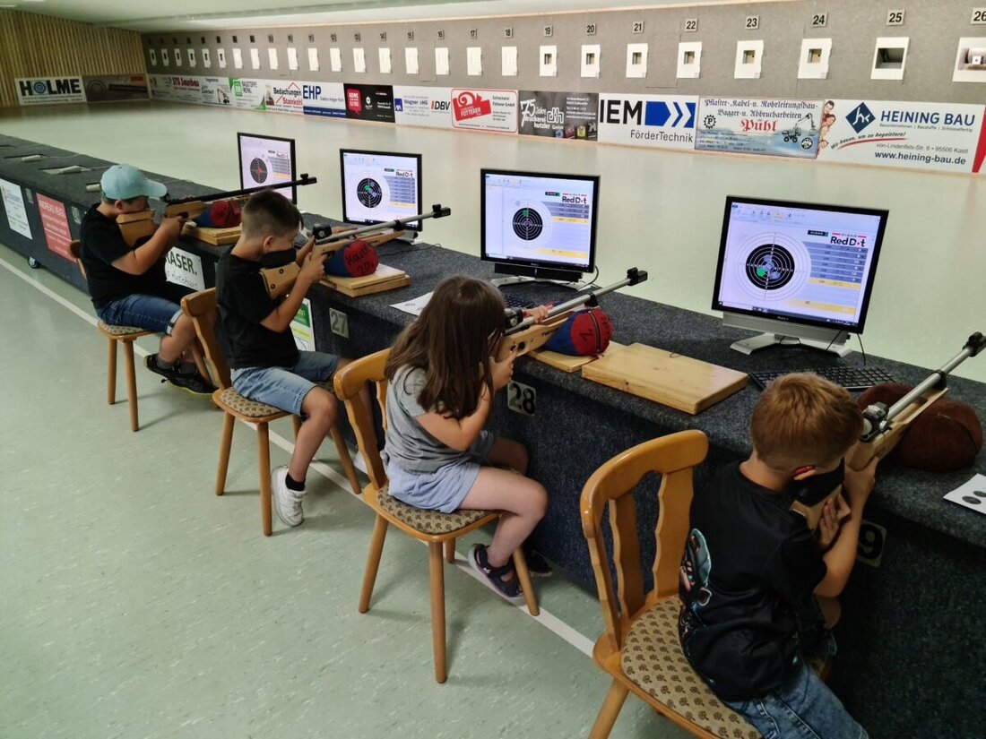 Weiden. Die Schützengesellschaft „Hubertus“ lädt auch Nichtmitglieder zum Ostereierschießen ein: Geschossen wird mit Luftgewehr, ein Schuss kostet ein Euro; am Donnerstag, 2. April, und Samstag, 4. April, jeweils ab 18 Uhr.