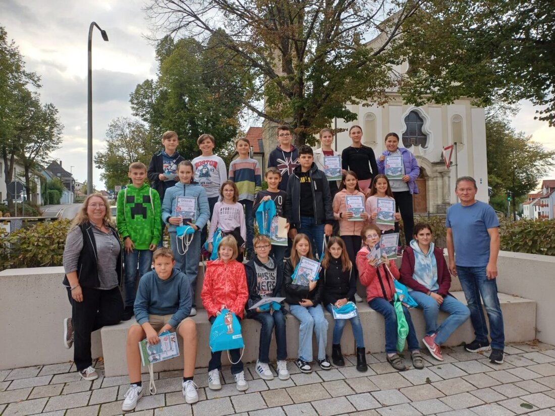 Eschenbach. Die Stadtbibliothek veranstaltete zum Abschluss des Sommerferien-Leseclubs eine Verlosung mit 23 Preisen, an der 51 Jugendliche teilnahmen und 237 Bücher gelesen wurden. Gewinnerin des Hauptpreises ist Marie Fahrnbauer.