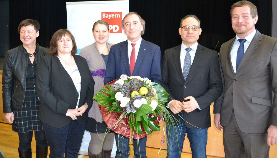 Neustadt/WN. Eindrucksvoll: Mit 94,9 Prozent der Stimmen wurde der Oberpfälzer SPD-Bezirksvorsitzende Franz Schindler beim Bezirksparteitag am Samstag in der Stadthalle von Neustadt/Waldnaab wiedergewählt. Von Udo Fürst Da hat man schon [&hellip;]