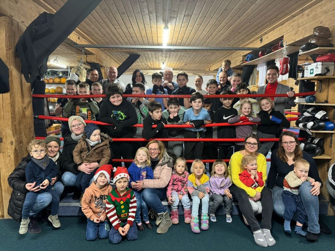 Burglengenfeld. Die SPD unterstützt den Boxclub Burglengenfeld mit Gutscheinen und Plätzchen im Wert von 500 Euro.