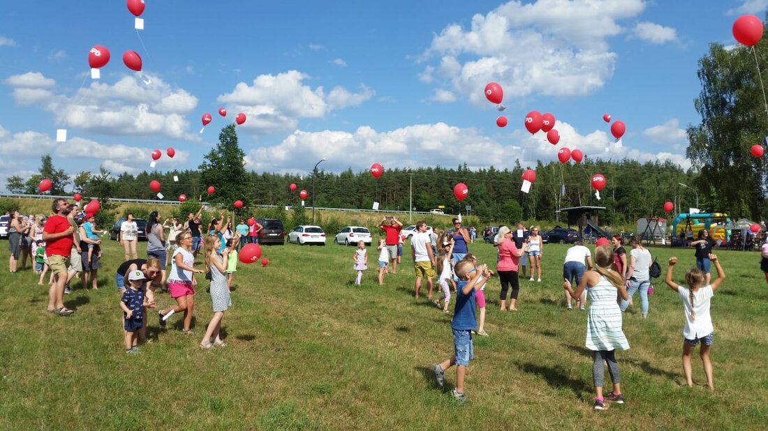 Schwarzenbach. Auf ein Kommando stiegen in Schwarzenbach rund 100 rote Luftballons über den Nachmittagshimmel. Der Grund: Die SPD feierte in Schwarzenbach ihr Kinderfest.  Von Doris Mayer-Englhart Ein herausfordernder Spieleparcour forderte [&hellip;]