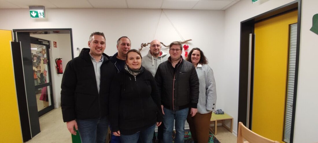 Weiherhammer. Der SPD-Ortsverein Weiherhammer besuchte die BRK Kindertagesstätte und erhielt Einblicke in Außenbereich und moderne Räume. Besonders beeindruckte die gelebte Inklusion; zum Abschluss gab es Dank an das Team.