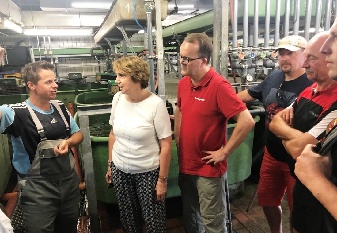 Windischeschenbach/Wöllershof. Unterwegs mit Annette Karl und “Roten Radlern”. Vier Stationen besuchten Landtagsabgeordnete Annette Karl mit ihren Kollegen Markus Rinderspacher (SPD-Fraktionsvorsitzender), Störnsteins Bürgermeister Markus Ludwig und SPD-Urgestein Manfred Haberzeth. Die Gruppe begann [&hellip;]