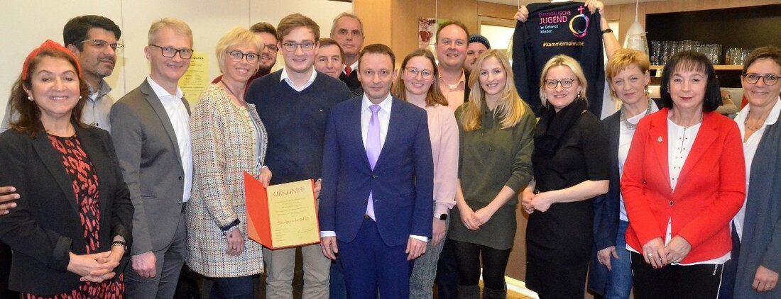 Weiden. Die Weidener SPD verleiht traditionell den Sozialpreis in Höhe von 500 Euro für ehrenamtliches, bürgerschaftliches Engagement im Bereich der Jugendarbeit.  Preisträger ist dieses Mal die Evangelische Jugend im Dekanat [&hellip;]