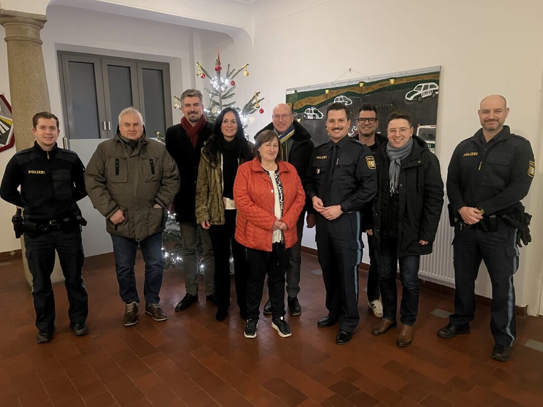Burglengenfeld. Die SPD dankte Einsatzkräften der Polizei und des BRK mit Besuchen für ihren Dienst während der Weihnachtszeit. Nächster Dankesbesuch ist am 6. Januar bei der Freiwilligen Feuerwehr.