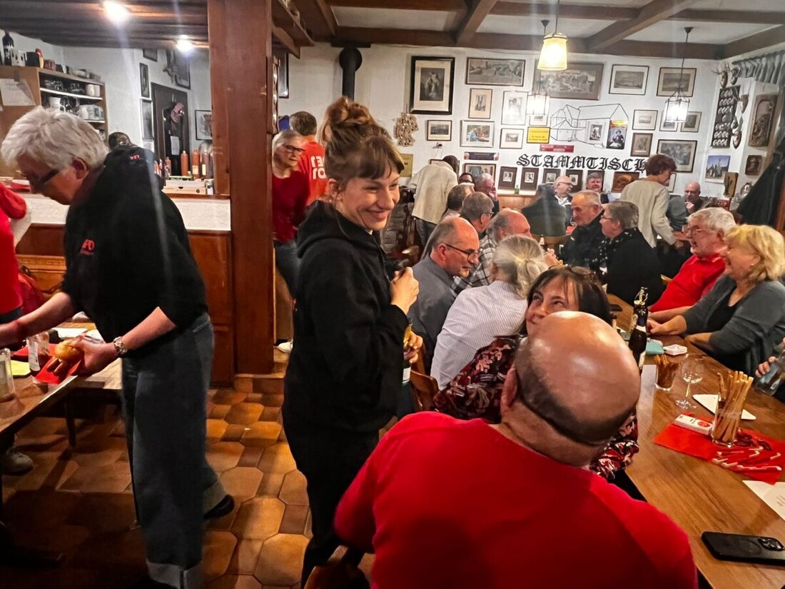 Etzenricht. Die SPD Etzenricht feiert ihr 99-jähriges Bestehen: Nach dem Kommers am 30. Januar 2026 lud der Ortsverein am 13. Februar zur 99-Cent-Party ins Gasthaus Hermann. Rund 120 Gäste feierten bis Mitternacht.
