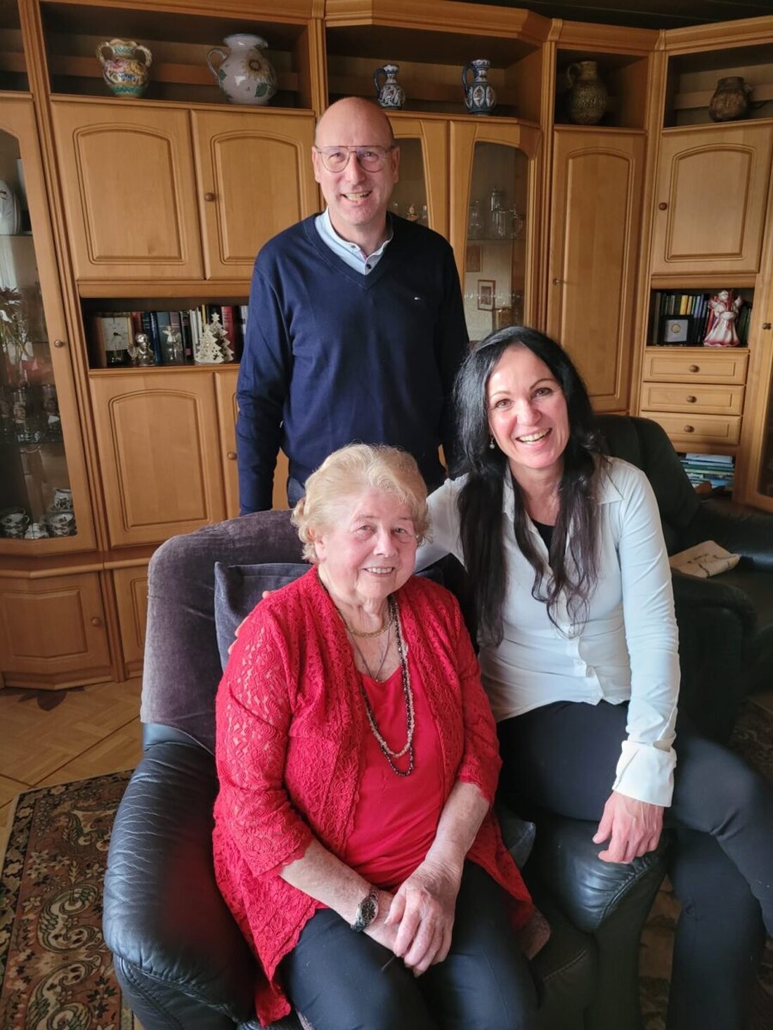 Burglengenfeld. Sieglinde Babl, ehemalige SPD-Stadträtin und langjährige Vorsitzende der Wasserwacht und des Gartenbauvereins, feierte ihren 85. Geburtstag. Sie wurde für ihr jahrzehntelanges Engagement in der SPD, bei der Wasserwacht und weiteren Vereinen geehrt.