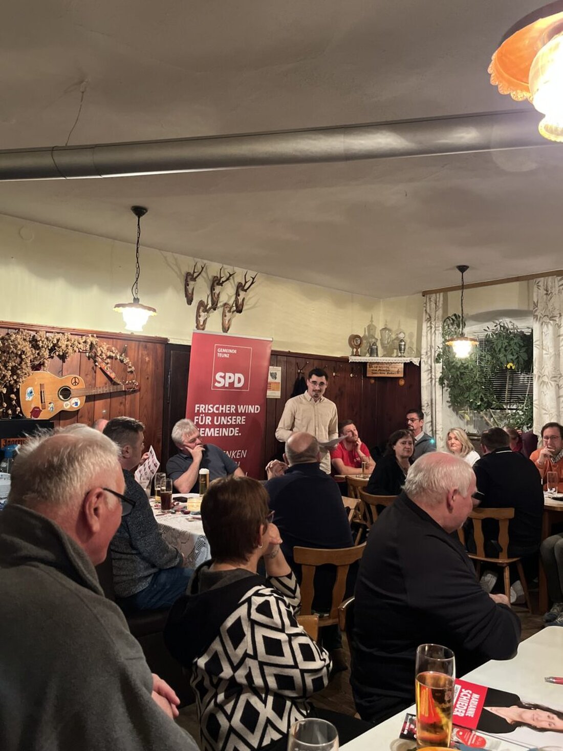 Teunz. Im voll besetzten Wirtshaus in Fuchsberg feierte die SPD ihren Wahlversammlungsabschluss, präsentierte Schwerpunkte von Vereinsförderung bis Bildung und warb mit Marianne Schieder. Am 8. März zählt jede Stimme.