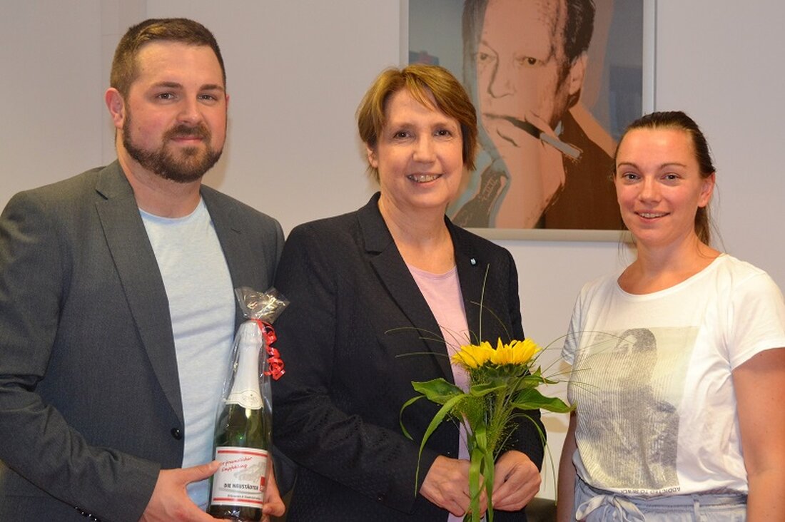 Neustadt/WN. „Die Neustädter SPD ist einfach stolz!“, fasste Ortsvereinsvorsitzender Sebastian Dippold zusammen. Als erste Neustädterin erhält Annette Karl den Bayerischen Verdienstorden. Vor allem für ihr kommunales Engagement. „Es gibt Stimmen, die [&hellip;]
