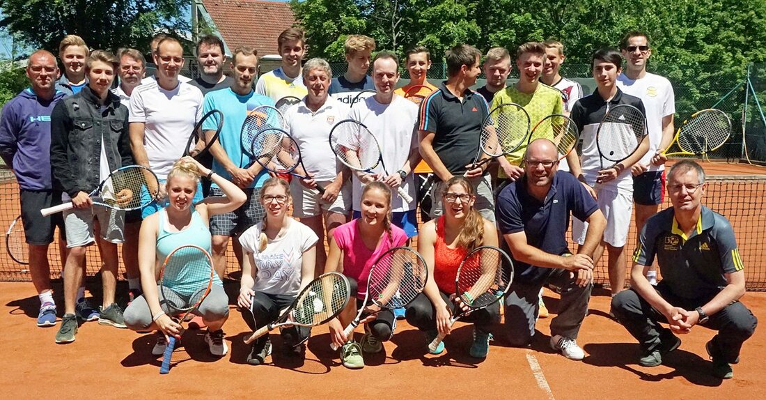 Neunkirchen/Regensburg. Zwölf oberpfälzer, zwei schwäbische und zwei mittelfränkische Tennisvereine sowie ein niederbayerischer dürfen sich über insgesamt 17 neue C1-Trainer freuen.  Von Stephan Landgraf Beim Lehrgang bei der TG Neunkirchen bescheinigte [&hellip;]