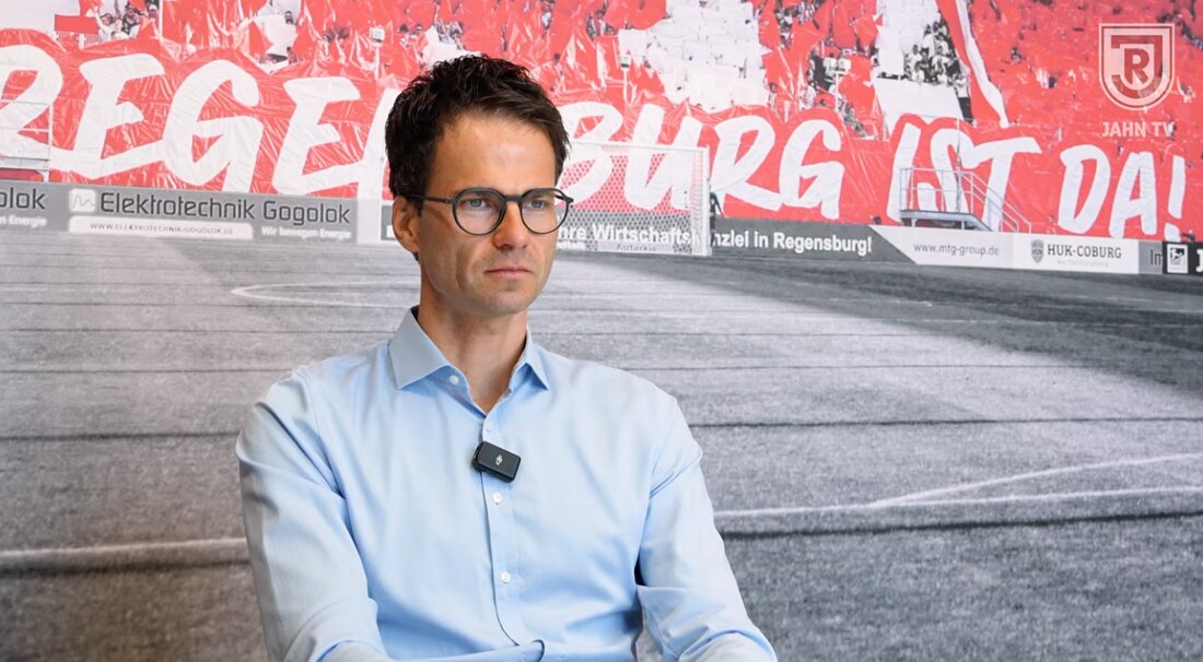 Regensburg. SSV-Jahn-Geschäftsführer Philipp Hausner blickt im Sommerinterview nach einem stürmischen Jahr auf Krisenfestigkeit, KI im Scouting und das neue Leistungszentrum – und skizziert den Aufbruch vor der Drittliga-Saison 2026/27.