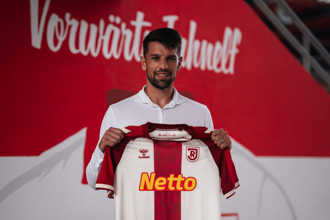 Regensburg. Der SSV Jahn Regensburg hat seine Abwehrzentrale verstärkt. Innenverteidiger Lukas Mühl unterschreibt beim Drittligisten einen Vertrag bis 30. Juni 2027 und schließt sich der Jahnelf ab sofort an.