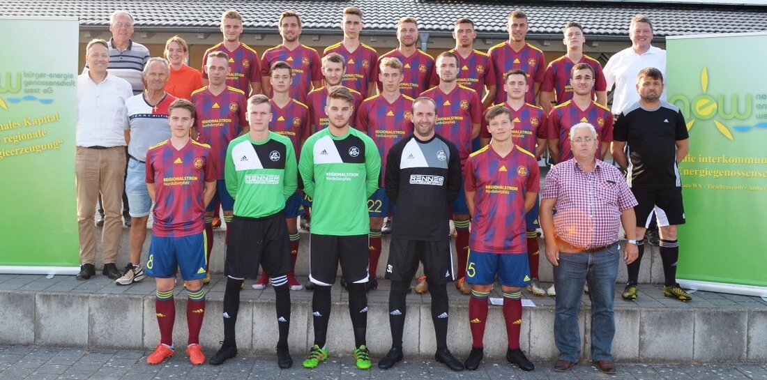 Grafenwöhr. Die Fußballer der SV/TuS/DJK Grafenwöhr treibt Ökoenergie an – zumindest wenn es nach den neuen Trikot-Sponsoren der Mannschaft geht.  Mehr Heimvorteil geht nicht: Mit dem Stromprodukt “Regionalstrom Nordoberpfalz” machen [&hellip;]