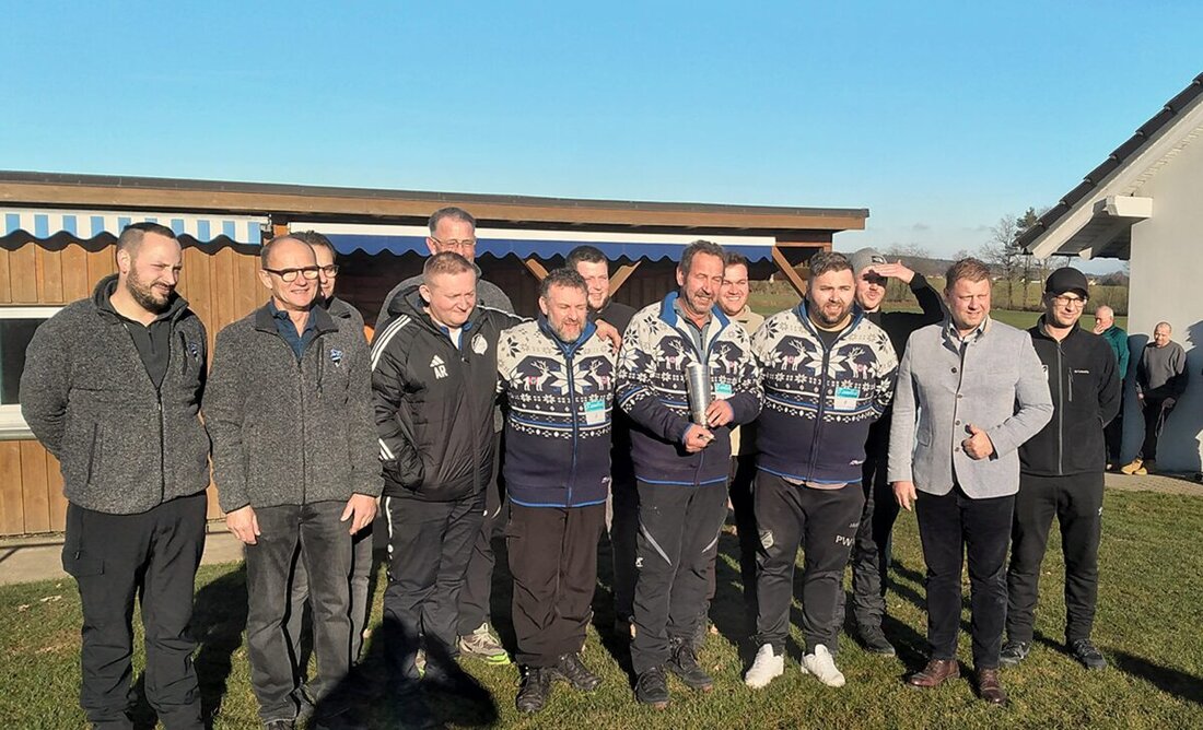 Waldsassen. In der Eishalle Mitterteich wurde am 28. Dezember 2025 der Eisstock-Landkreispokal ausgetragen. SV Steinmühle I siegte ohne Punktverlust mit 16:0 vor TSV Friedenfels I und SF Kondrau.