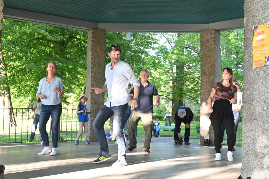 Amberg. Am Mittwoch, 29. April, ist Welttanztag. An diesem vom Internationalen Komitee des Tanzes des Internationalen Theaterinstituts initiierten Tag sollen Barrieren abgebaut und Menschen mit der universellen Sprache des Tanzes zusammengebracht werden.