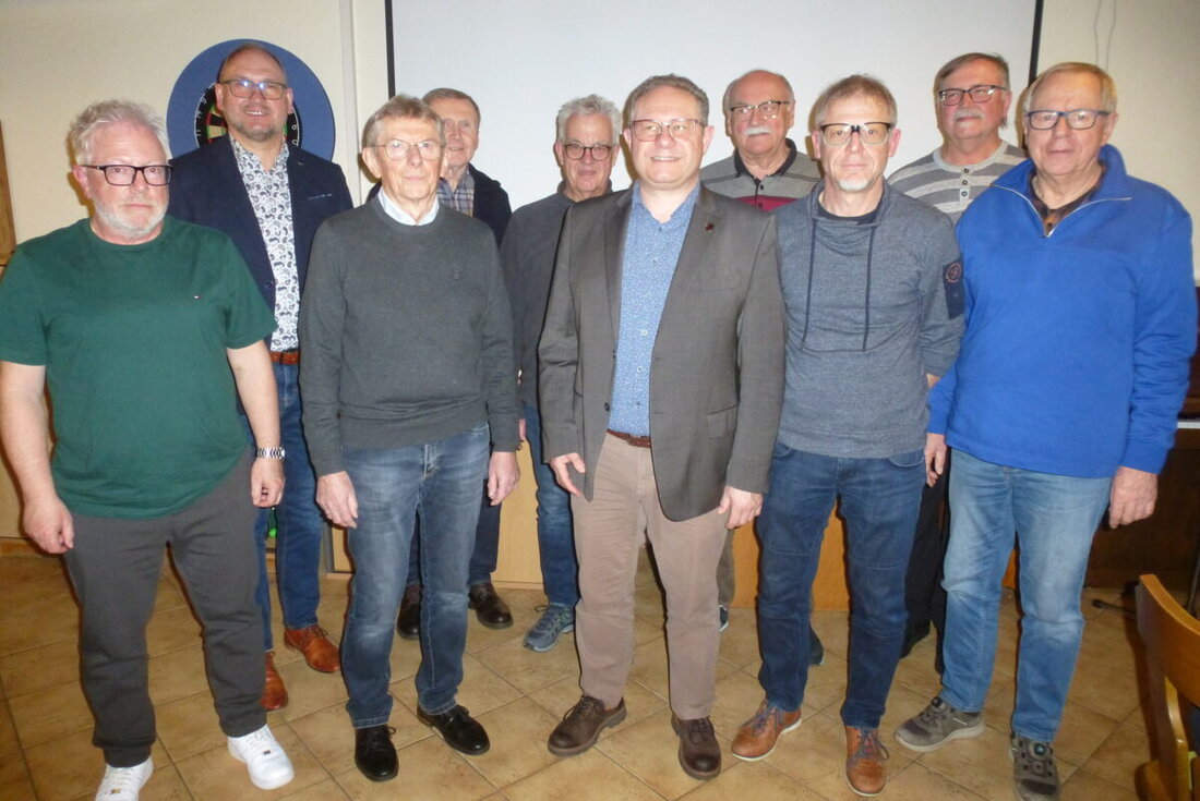 Mantel. Der MGV 1914 hielt seine Jahreshauptversammlung ab: Die Freude am Singen trägt den Chor, doch die Überalterung mit Durchschnitt 72 Jahren bereitet Sorgen. Trotz gescheiterter Singstunde wirbt man weiter um neue Sänger.