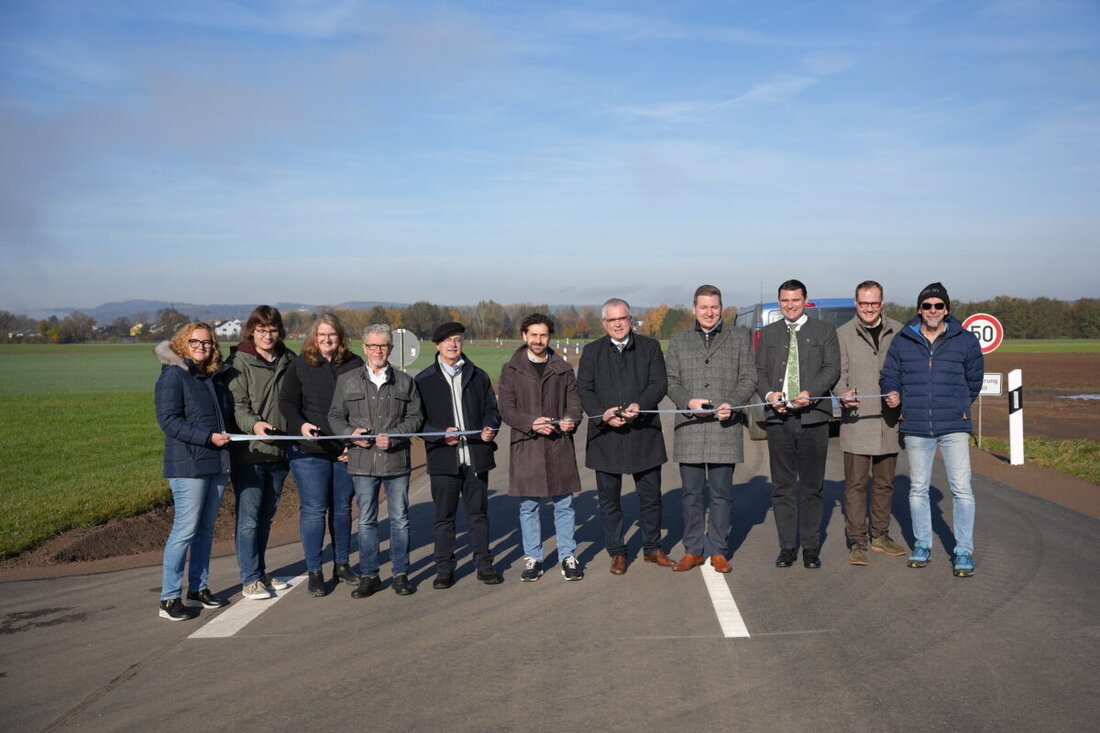 Nittenau. Nach umfassender Sanierung ist die Kreisstraße zwischen Nittenau und Bodenstein wieder frei. Die Fahrbahn ist verbreitert, die Entwässerung modernisiert, Natur- und Artenschutz begleitet; sogar eine neue Trinkwasserleitung wurde mitverlegt.