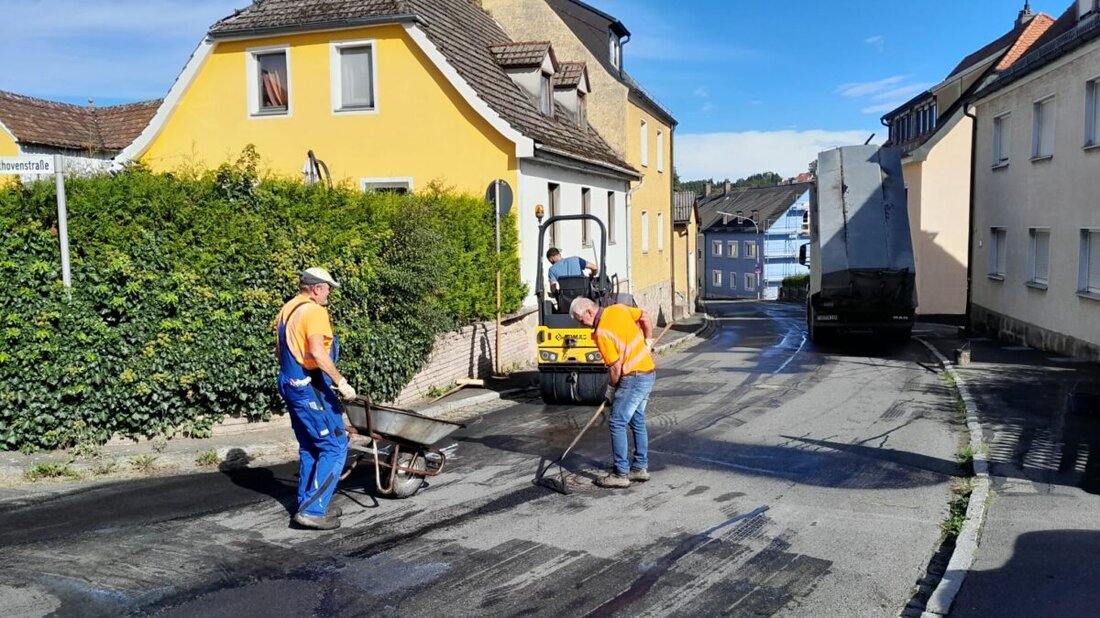 Windischeschenbach. Kurzfristige Ausbesserungsarbeiten an der Angerpointstraße sollen die Sicherheit und den Verkehrsfluss verbessern. Eine umfassende Sanierung ist geplant, erfolgt aber erst mit der Erweiterung des Baugebietes "Am Ritzerberg".