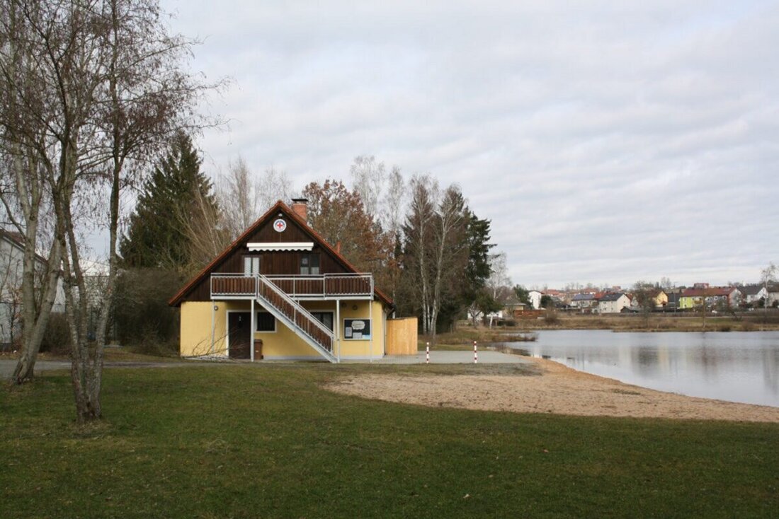 Pressath. Die Stadt plant Sanierungsmaßnahmen für das Wasserwachthaus, inklusive Teil- und später Gesamtsanierung sowie Nutzung von Förderprogrammen. Ludwig Arnold wurde als neues Mitglied ins Feldgeschworenengremium vereidigt.