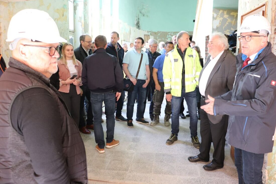 Tirschenreuth. In Tirschenreuth hat die Sanierung des Luitpold-Theaters begonnen. Sie soll bis Ende 2027 abgeschlossen sein und die städtische Kultur- und Freizeitlandschaft stärken.