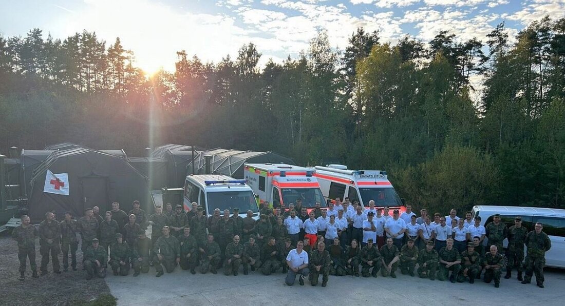 Kümmersbruck. BRK und Bundeswehr übten in Freihöls die Evakuierung nach einem Angriff auf das Krankenhaus Weiden und versorgten 16 Patienten. Über 50 BRK-Helfer und über 50 Soldaten waren im Einsatz.