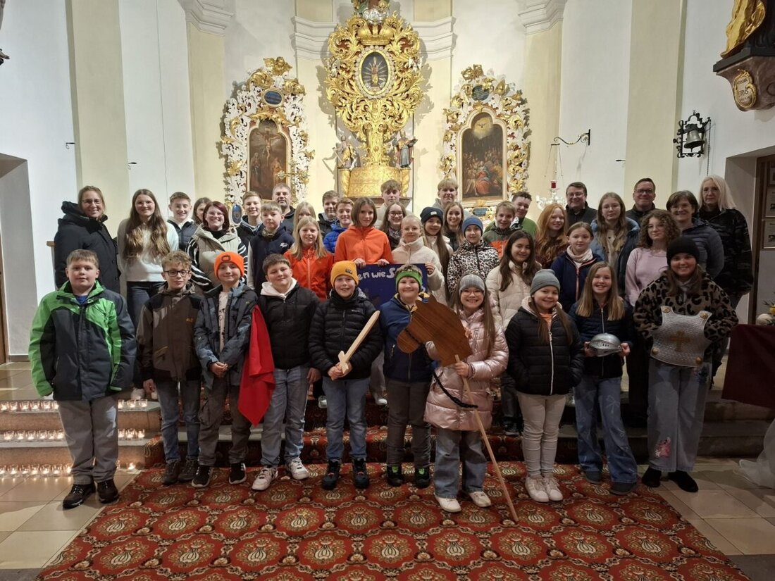 Eslarn/Moosbach. Unter dem Motto 'Teilen wie St. Martin' trafen sich Ministrantinnen und Ministranten beider Orte zu einer gemeinsamen Gruppenstunde in der Pfarrkirche Mariä Himmelfahrt. Sieben Stationen stärkten den Zusammenhalt.