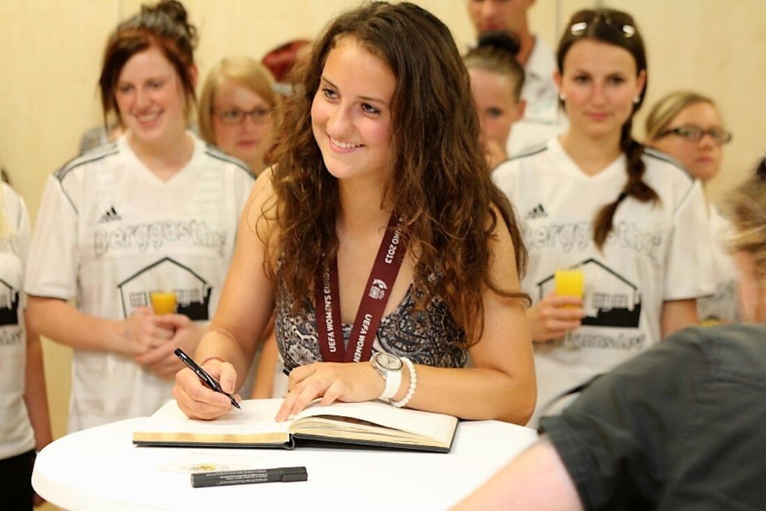 Weiden/Ebermannsdorf. Rückblick: 2013 bejubelt die Frauen-Nationalmannschaft den Titel bei der Fußball-Europameisterschaft. Mittendrin: Sara Däbritz – mit 18 Jahren damals die jüngste Spielern im deutschen Kader. Die Ebermannsdorferin, die neben ihrem Heimatverein [&hellip;]